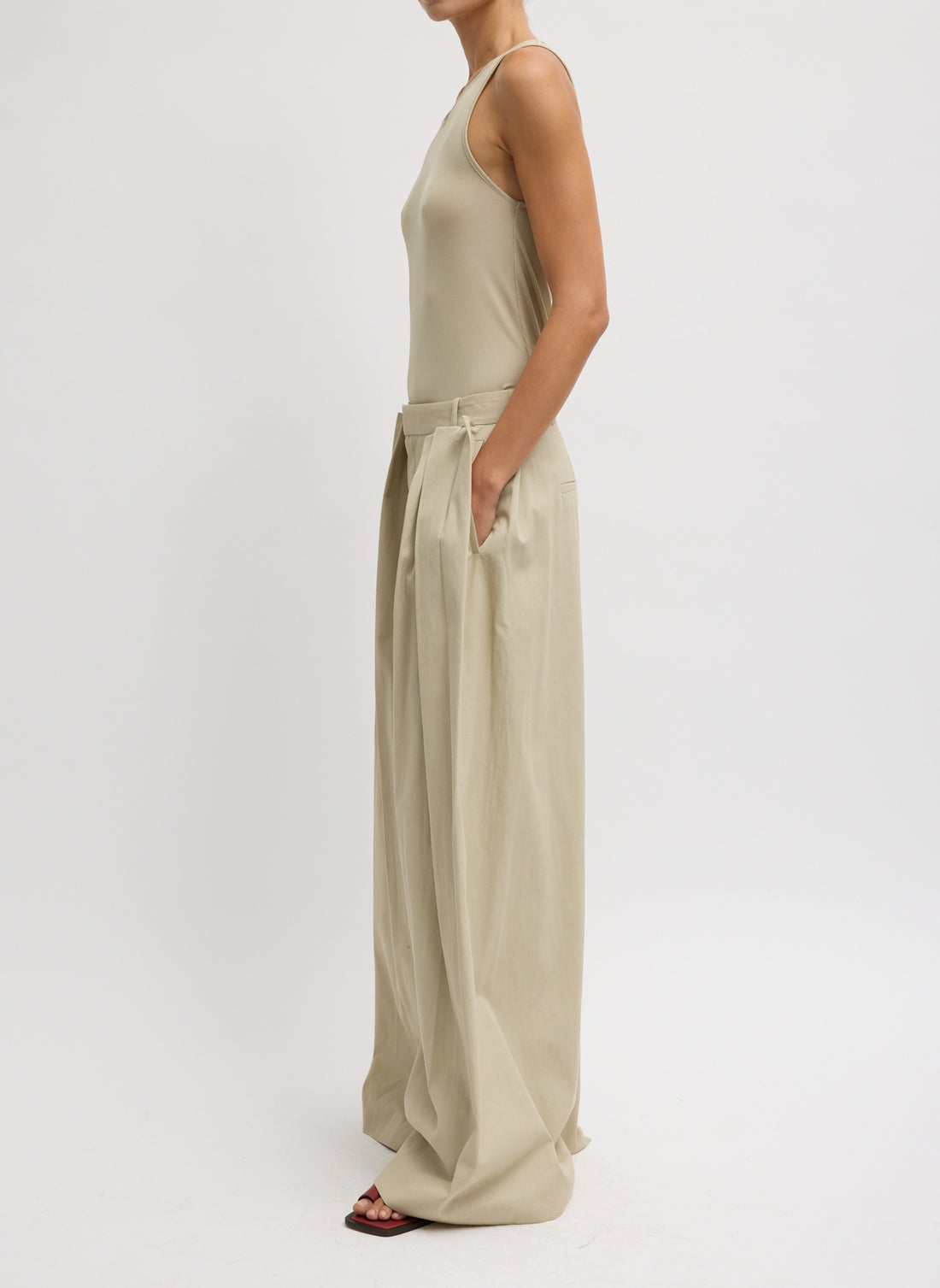 Luxe Spring Twill Pleated Trouser