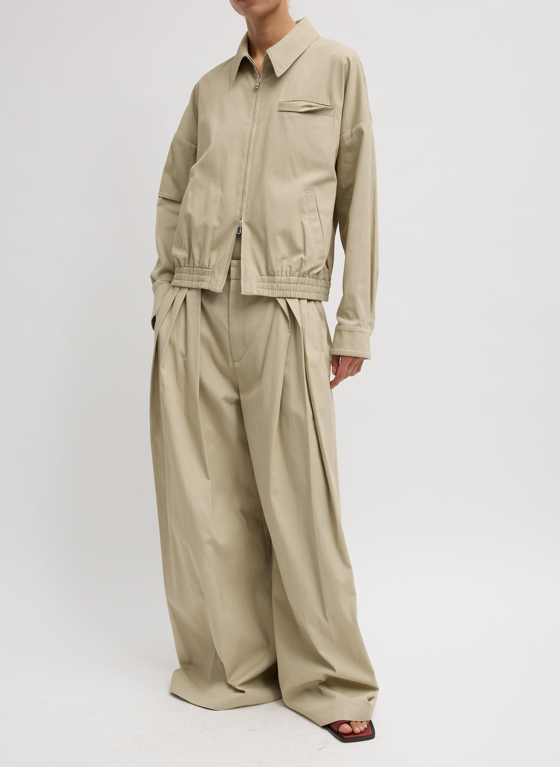 Luxe Spring Twill Pleated Trouser