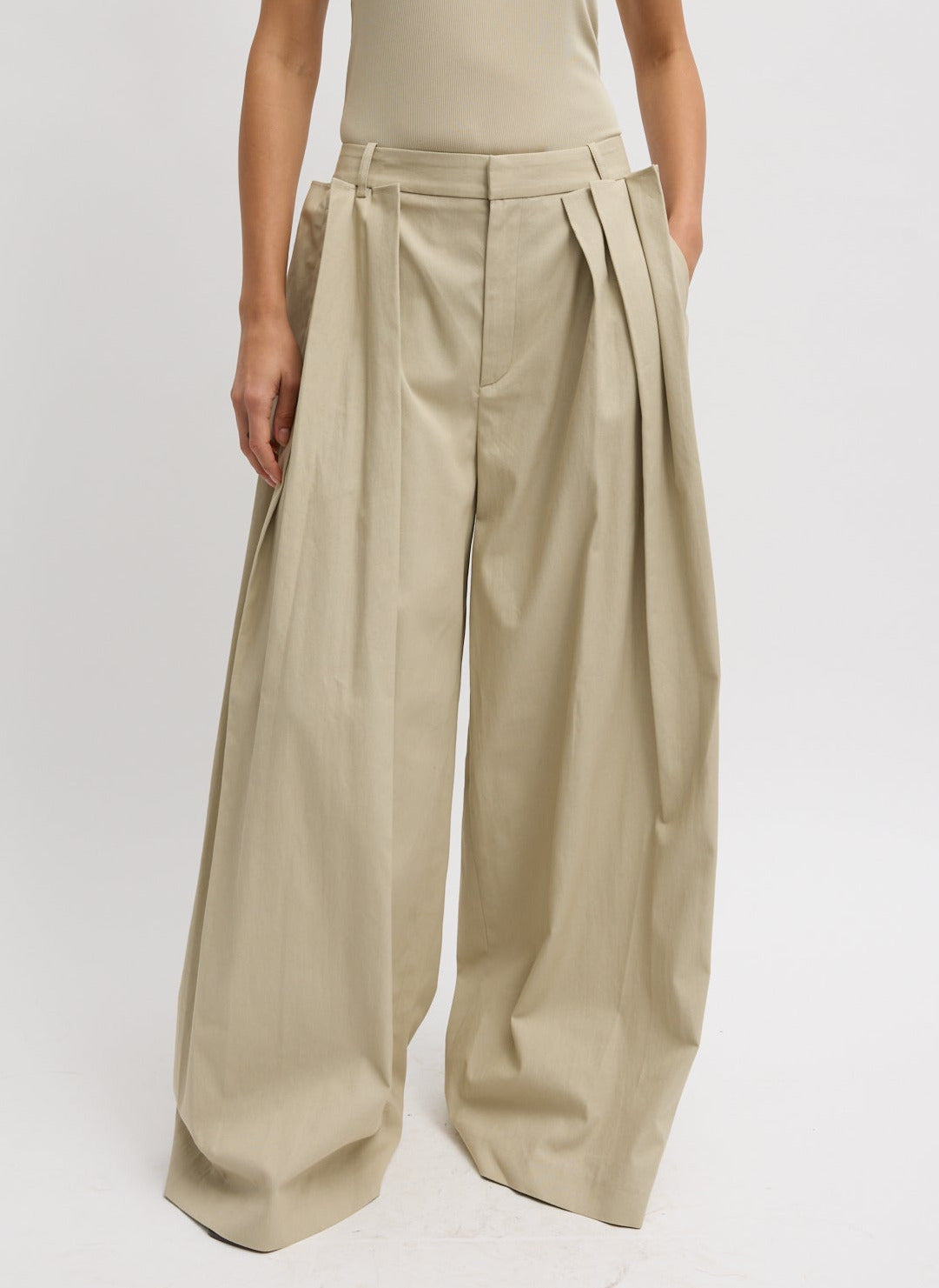Luxe Spring Twill Pleated Trouser