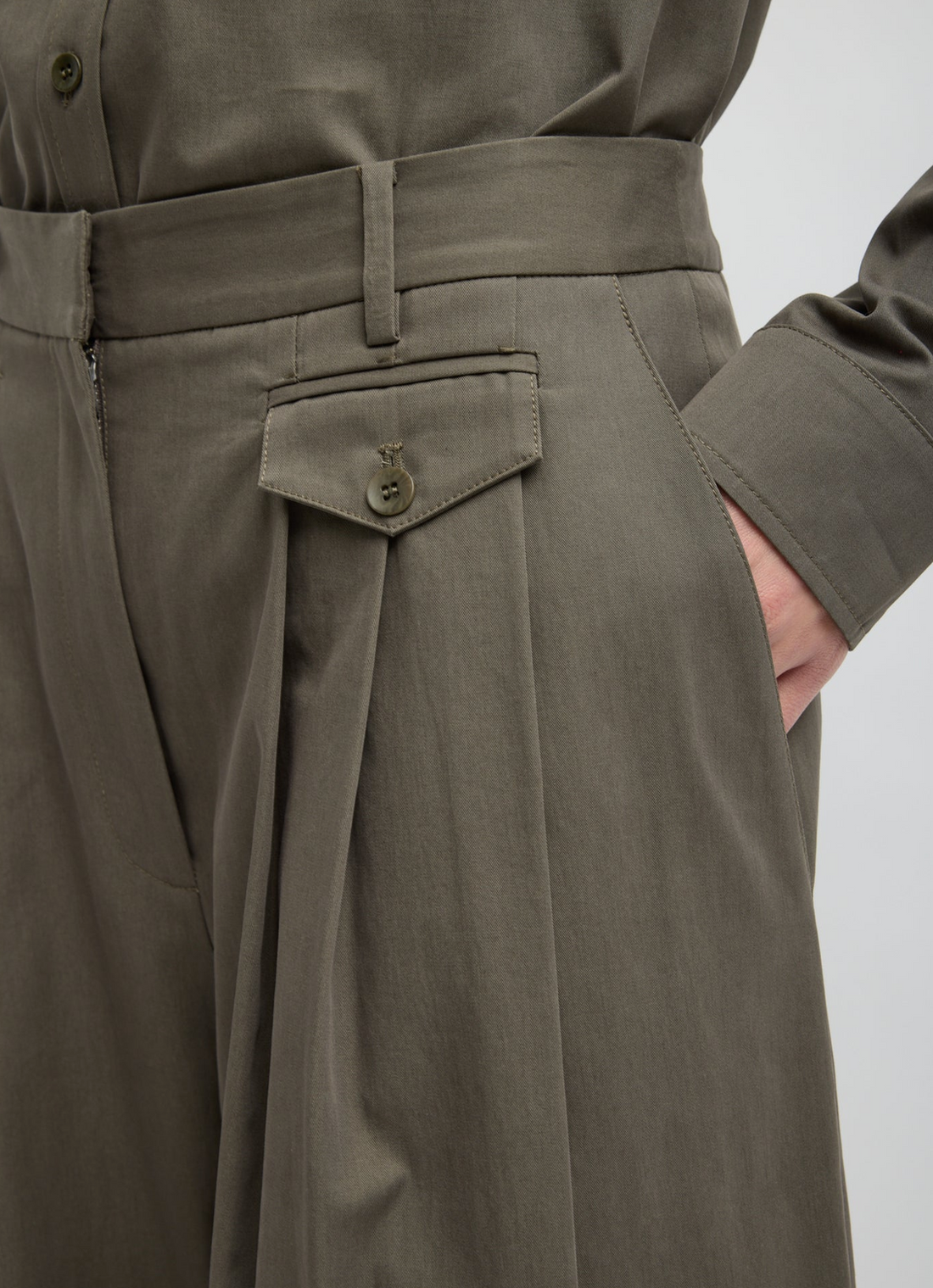 Bio Twill Triple Pleat Crop Pant