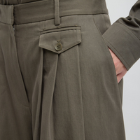 Bio Twill Triple Pleat Crop Pant