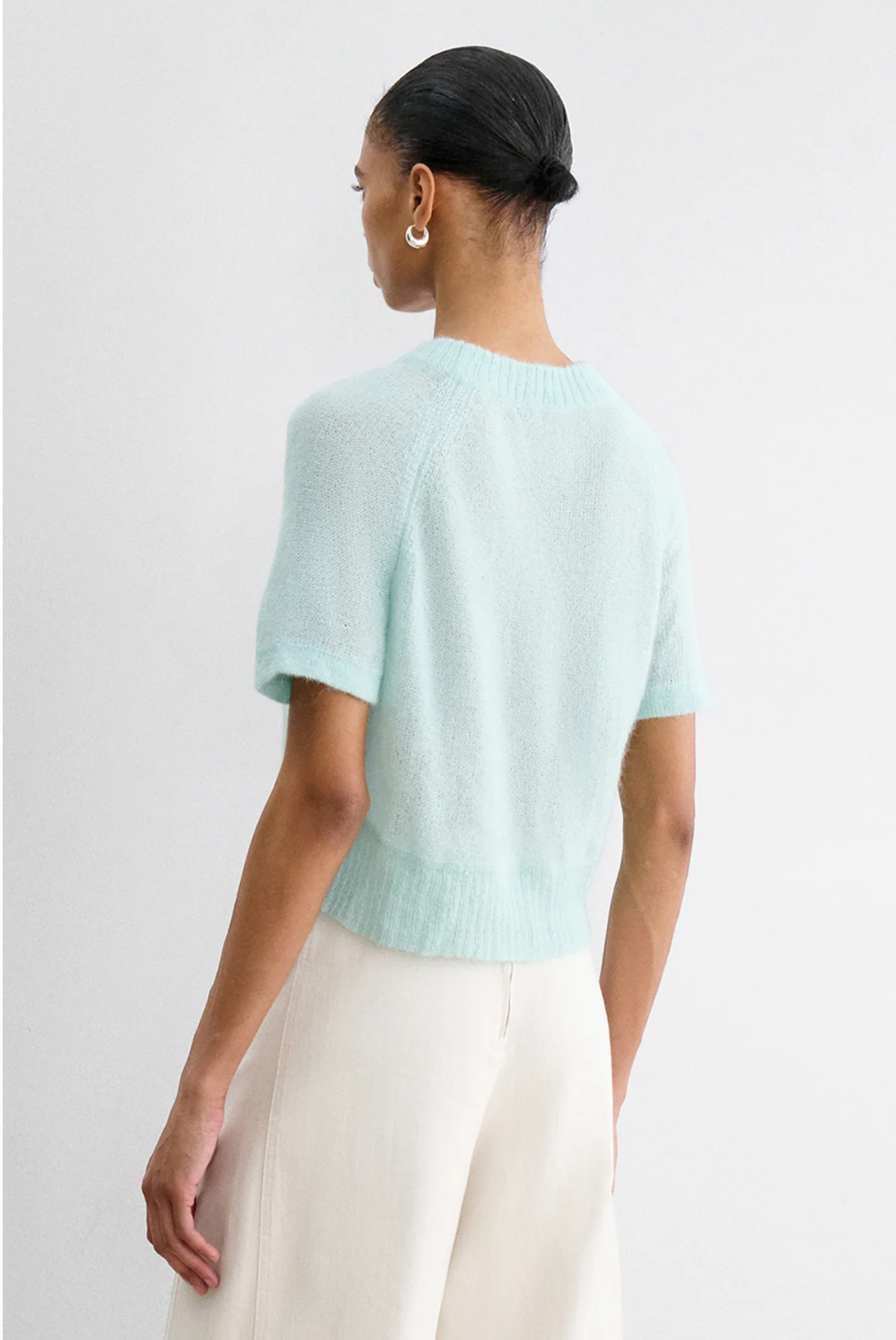 Hari Tee